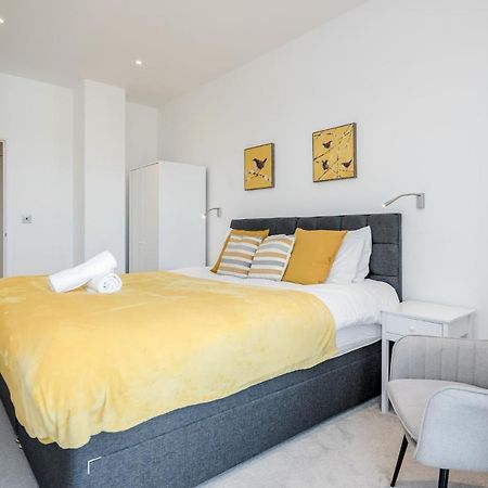 Top Floor Luxury 2 Bedroom St Albans Apartment - Free Wifi エクステリア 写真