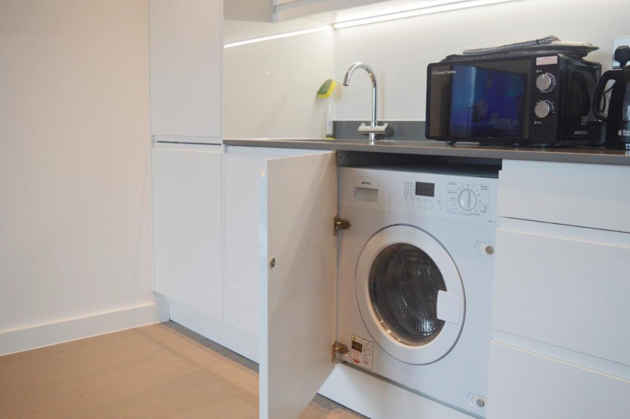 Top Floor Luxury 2 Bedroom St Albans Apartment - Free Wifi エクステリア 写真