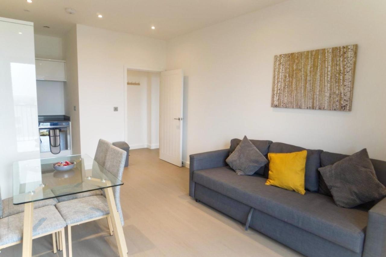 Top Floor Luxury 2 Bedroom St Albans Apartment - Free Wifi エクステリア 写真