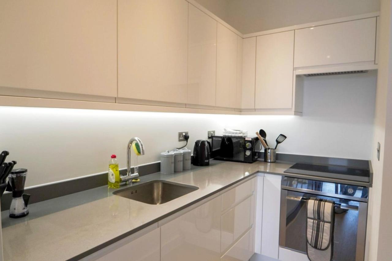 Top Floor Luxury 2 Bedroom St Albans Apartment - Free Wifi エクステリア 写真