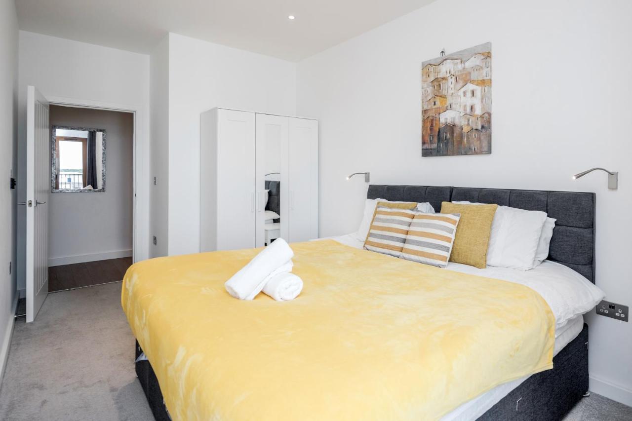 Top Floor Luxury 2 Bedroom St Albans Apartment - Free Wifi エクステリア 写真