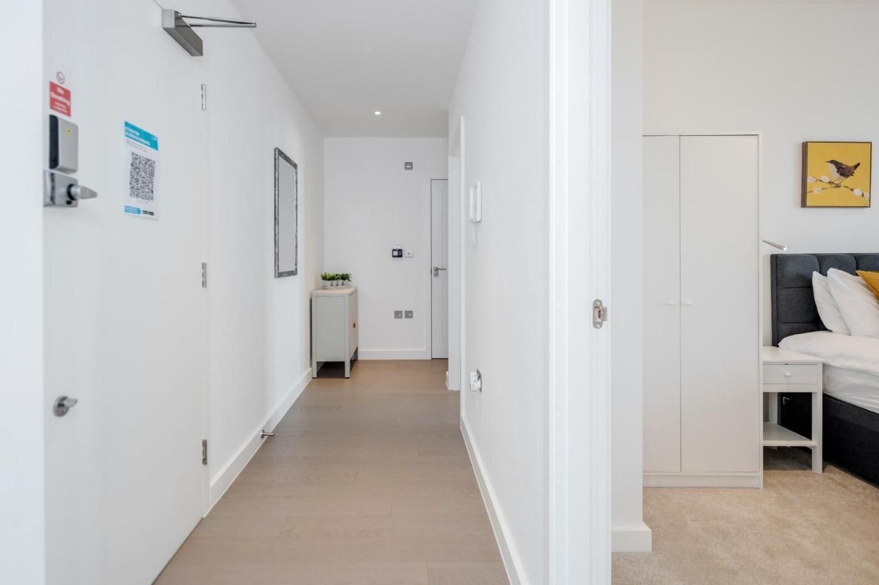 Top Floor Luxury 2 Bedroom St Albans Apartment - Free Wifi エクステリア 写真