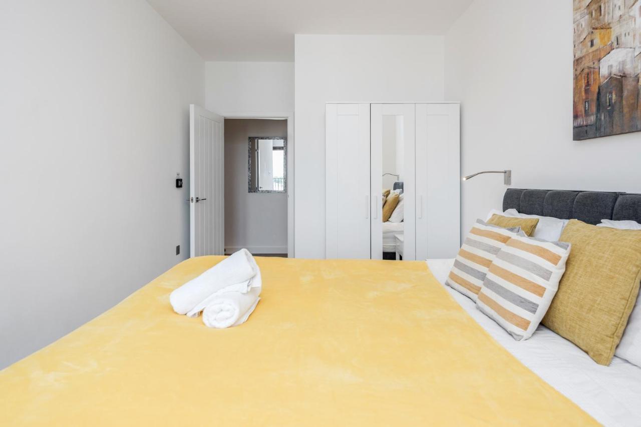 Top Floor Luxury 2 Bedroom St Albans Apartment - Free Wifi エクステリア 写真