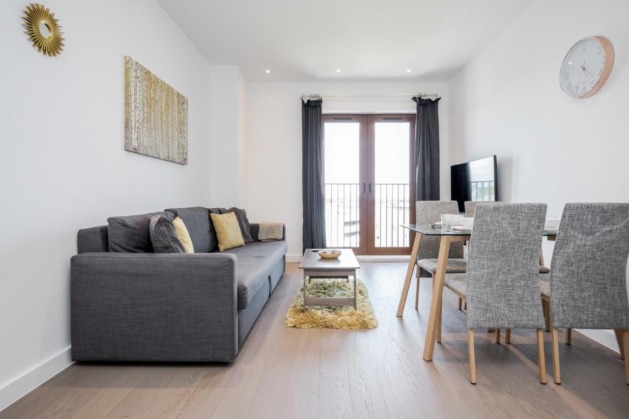 Top Floor Luxury 2 Bedroom St Albans Apartment - Free Wifi エクステリア 写真