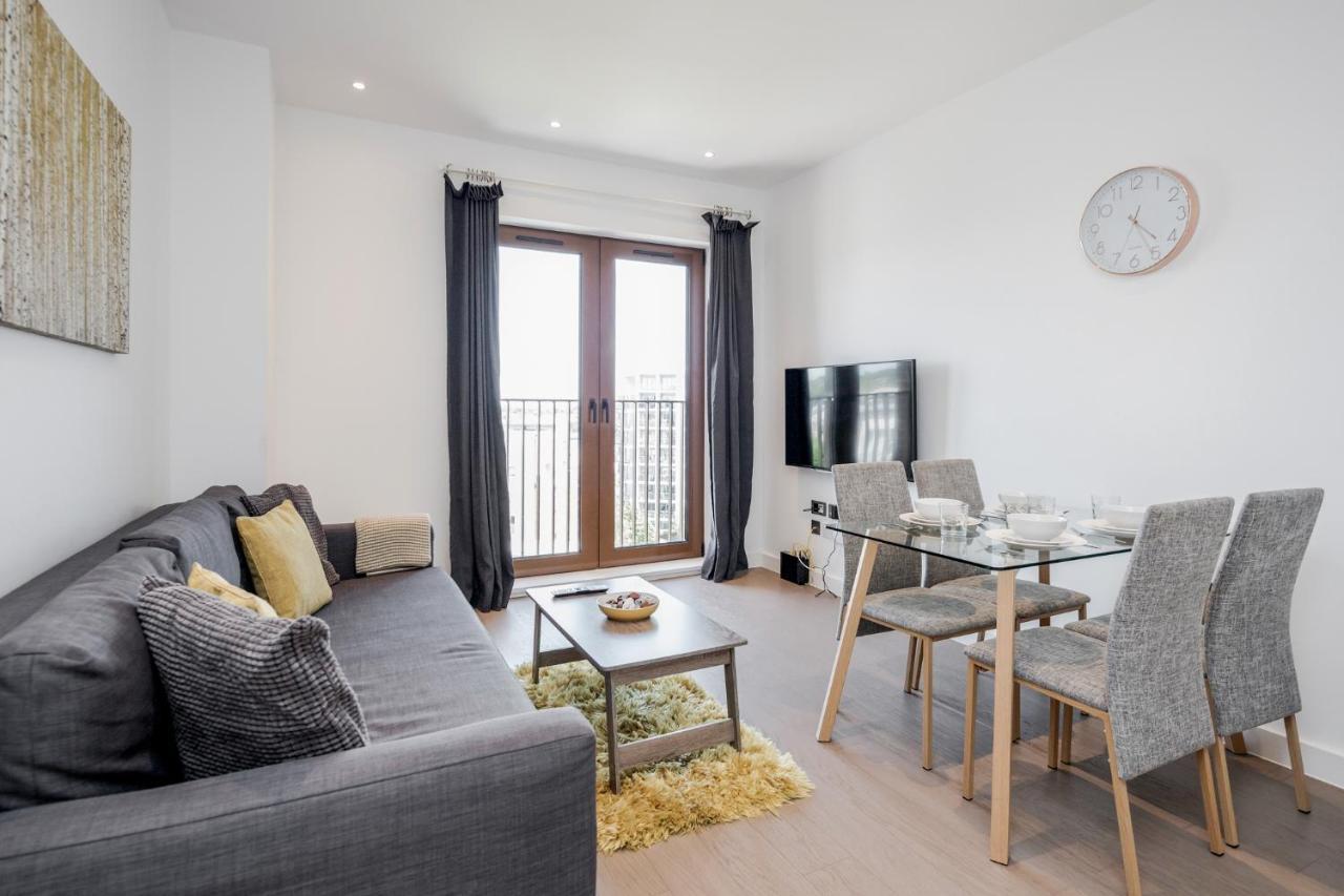 Top Floor Luxury 2 Bedroom St Albans Apartment - Free Wifi エクステリア 写真