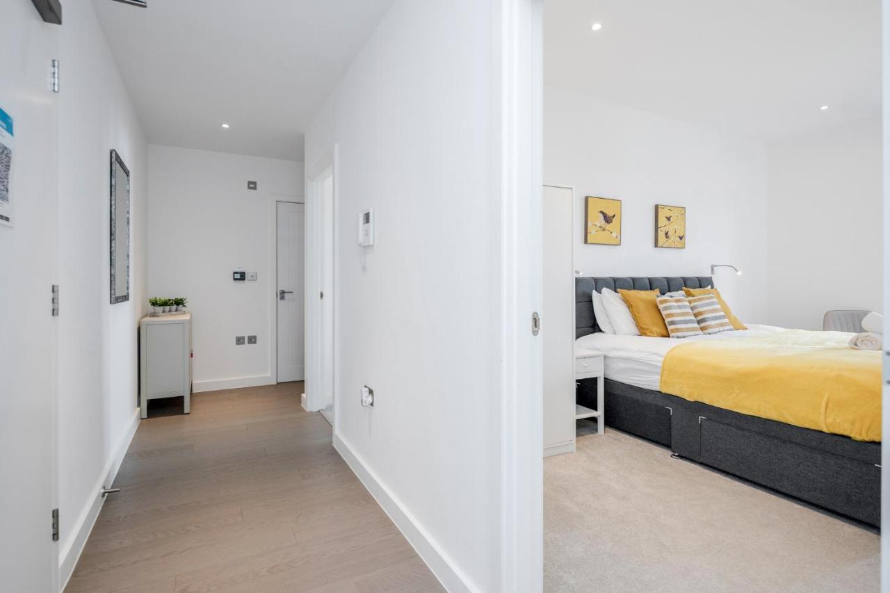 Top Floor Luxury 2 Bedroom St Albans Apartment - Free Wifi エクステリア 写真