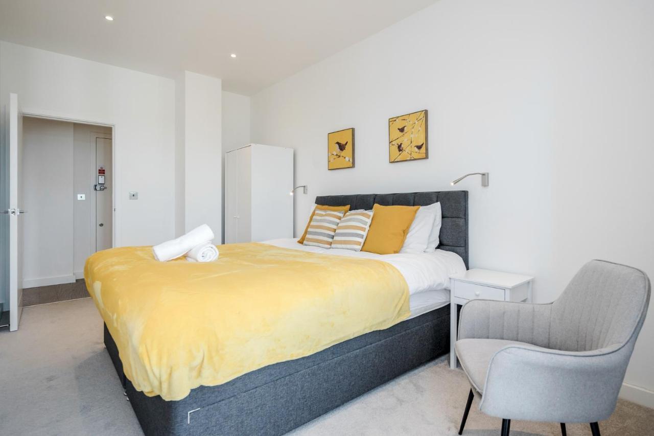 Top Floor Luxury 2 Bedroom St Albans Apartment - Free Wifi エクステリア 写真