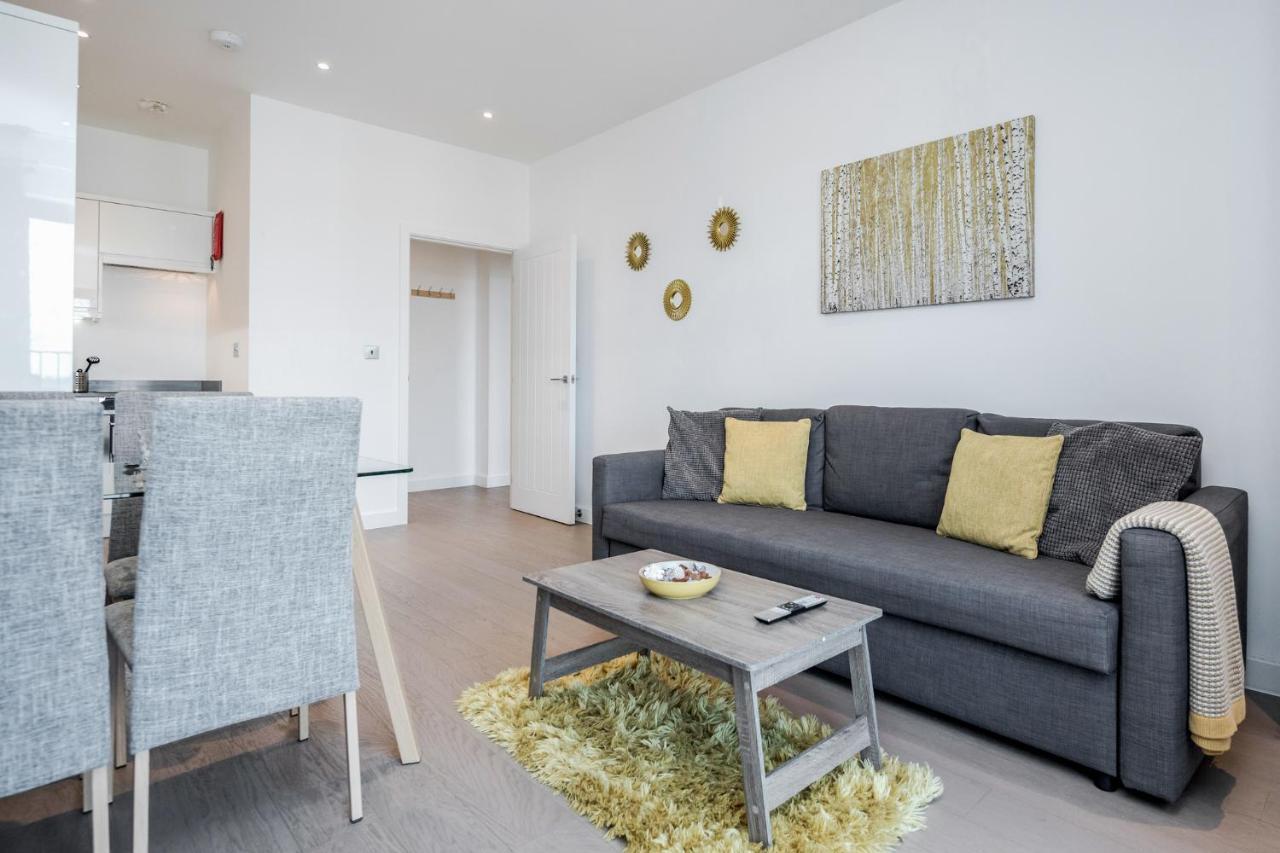 Top Floor Luxury 2 Bedroom St Albans Apartment - Free Wifi エクステリア 写真